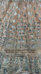 Lehenga Choli Clásico de Silueta Imperio Color Melocotón con Bordado Alemán Zari y Lentejuelas Plateadas, Sin Espalda, para Colección de Bodas - Product Image 5