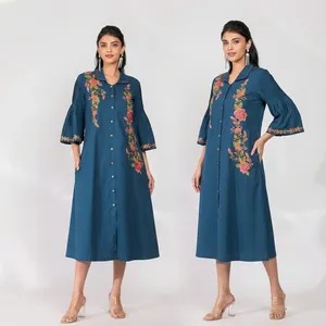 Vestido Midi Azul Marino para Mujer, Bordado, con Cuello Peter Pan, Mangas Tres Cuartos Tipo Campana, Detalles Florales, Botones al Frente, Estilo Casual - Product Image 4