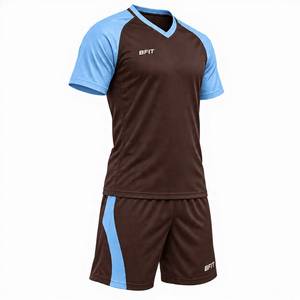 Conjunto de Camiseta y Pantalones Cortos de Fútbol para Hombre, Color Marrón con Bloques de Color Azul Claro, Cuello en V, Manga Corta, Absorbe la Humedad, Corte Atlético - Product Image 2