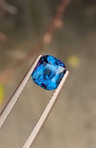 พลอยสปิเนลสีน้ำเงินโคบอลต์ทรงเหลี่ยมเจียระไนแบบคุชชั่น พลอยธรรมชาติประจำเดือนสิงหาคม สำหรับทำเครื่องประดับ - Product Image 3