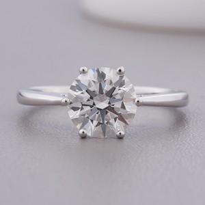 Anillo Solitario de Diamante Cultivado en Laboratorio con Corte Redondo Certificado por IGI en Oro de 14K con Engaste Clásico de Puntas, Joyería Fina Personalizada - Product Image 1
