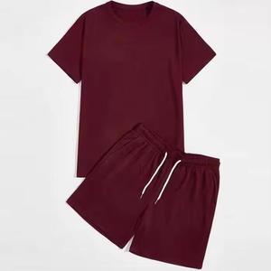 Ensemble 2 pièces décontracté pour homme, streetwear d'hiver de haute qualité, t-shirt à manches courtes et short de jogging respirant en molleton imprimé - Product Image 1