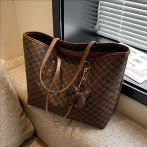 Sac fourre-tout en PU avec pendentif dessin animé simple, sac à bandoulière de luxe grande capacité pour femme, idéal pour les affaires - Product Image 2