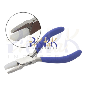 Alicates de punta plana de acero inoxidable con mordazas de nailon de 140 mm, mangos de espuma mate con resorte para fabricación de joyas, crimpado de alambres y pesca - Product Image 1
