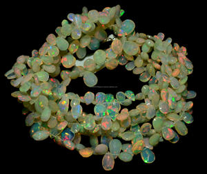 Lot de vente en gros de pierre d'opale éthiopienne naturelle de qualité supérieure en forme de poire perles à facettes multicolores pour la fabrication de bijoux en pierre perles - Product Image 2