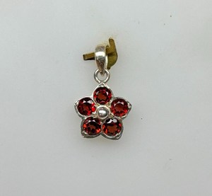 Pendentif élégant en grenat rouge, argent sterling 925, pierre de naissance de janvier, bijoux minimalistes faits à la main - Product Image 5