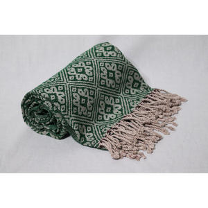 Chal de Jacquard de Longitud Media para Mujer, Marca Izzu International, Más Vendido, con Sensación de Cachemira, Diseño Floral con Borlas, de Algodón de Secado Rápido - Product Image 2