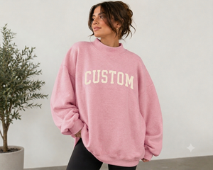 Sudadera Oversize Rosa para Mujer con Estampado de Letras Personalizado, Hombros Caídos, Estilo Otoñal, Mezcla de Algodón - Product Image 1