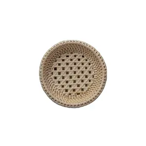 Bol de nourriture en rotin avec finition naturelle de petite taille parfait pour la table à manger à la maison et les accessoires de service de salade - Product Image 1
