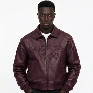 Chaqueta Varsity de Cuero Personalizada para Hombre, Chaqueta Bomber de Cuero con Parches de Letras de Chenilla, Mangas de Lana y Cierre de Botones a Presión - Product Image 1