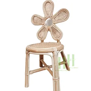 Chaise pour enfants en rotin rustique Chaise à fleurs en rotin tissé Conception de chaise en rotin pour enfants Boho personnalisée et faite à la main dans l'usine artisanale HNH - Product Image 1