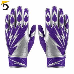 Gants de receveur de football conçus pour un ajustement confortable et une surface à haute adhérence pour aider les joueurs à maintenir un contrôle confiant du ballon - Product Image 2