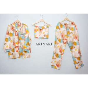 ชุดนอนผู้หญิงลายดอกไม้ 2 ชิ้น แขนยาว ติดกระดุม ผ้าฝ้ายออร์แกนิค 100% พร้อมถุงผ้าฝ้าย - Product Image 4