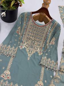 Conjunto de traje Sharara de georgette sintético de diseño con bordado de lentejuelas, mangas elegantes y dupatta - Product Image 6