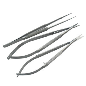 Ensemble de 3 instruments chirurgicaux de précision Castroviejo : Porte-aiguilles micro, Ciseaux et Pince - Product Image 1