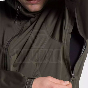 Veste coupe-vent sportive pour homme qui se transforme en veste d'hiver élégante et fonctionnelle pour le froid - Product Image 5