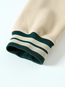 Veste universitaire personnalisée pour homme, manches vertes et beiges, couleur unie, col rabattu, vêtement décontracté d'automne, coupe régulière, fermeture à boutons - Product Image 3