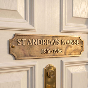 Placa de Identificación de Latón Personalizada de Lujo, Placa de Puerta Hecha a Mano para Uso Residencial, Comercial y Hotelero - Product Image 1