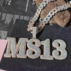 Colgante de Letra Grande Personalizado de Moda con Cadena Cubana de Dos Tonos, Joyería Hip Hop Personalizada para Hombre, Regalo para Él o para Eventos de Graduación - Product Image 4