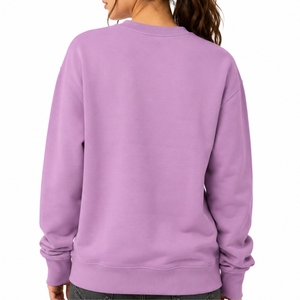 Sweat-shirt personnalisé pour femme, col classique, vêtement pour un style quotidien contemporain, design simple sur le devant pour des tenues décontractées faciles. - Product Image 2