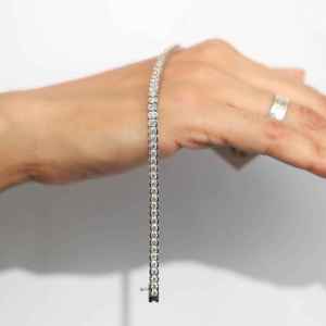 Bracelet tennis en or blanc massif 9K 14K 18K avec diamants de laboratoire taille brillant rond sertis clos, couleur DEF, clarté VVS, 4,70 ct, pour femme - Product Image 5