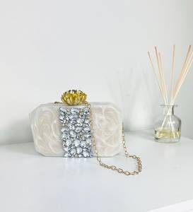 Pochette en résine artisanale de luxe, boîte à bijoux en cristal - Product Image 3
