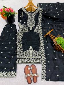 Most Selling Ladies <b>Kurti</b> Palazzo With Matching Dupatta Trendy Traditional Wear Set <b>For</b> <b>Women</b> And Girls Available <b>For</b> Sale - Product Image 4