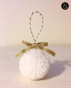 Grande boule pompon multicolore pour un look unique sur la table à manger. Achetez directement auprès du fournisseur au prix de gros. - Product Image 2