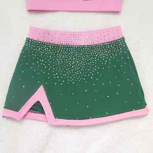 Ensemble de pratique de cheerleading et de danse 2026 en gros, personnalisé, avec strass scintillants, haut court sans manches et jupe, pour l'entraînement des enfants - Product Image 2