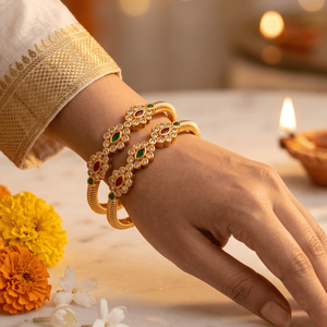 ชุดกำไลข้อมือทองคำแบบอินเดียโบราณประดับด้วยพลอยทับทิม มรกต และเพชร CZ สีขาว สำหรับงานแต่งงาน - Product Image 2