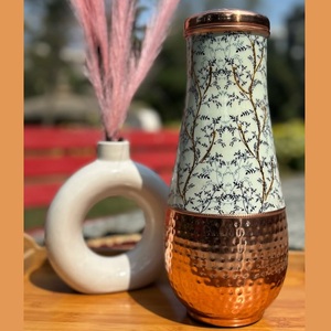 Bouteille d'eau tendance en cuivre finition rouge mat, réutilisable et isotherme, idéale pour la maison, le bureau, les voyages et les cadeaux - Product Image 5
