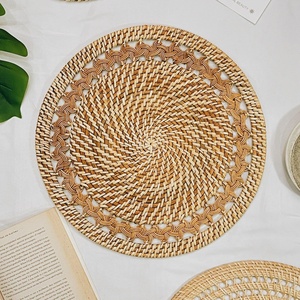 Vente chaude Ensemble de 4 Assiettes de charge en rotin Décoration de table de mariage Nouvelle tendance Napperons en osier et pétoncles faits à la main du Vietnam - Product Image 2