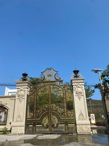 Puerta Batiente Moderna de Hierro Forjado de Lujo para Villas, Mansiones, Apartamentos y Centros Comerciales en Arabia Saudita |   Puerta de entrada de jardín de alta gama - Product Image 4