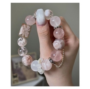 Pulsera de Resina de Lujo Premium con Artesanía Refinada Hecha a Mano, Elegante Accesorio para la Muñeca para Amantes de la Moda - Product Image 3