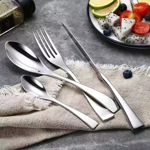 Collection de couverts de table design en acier inoxydable, idéale pour une expérience culinaire haut de gamme et une présentation en cuisine - Product Image 6