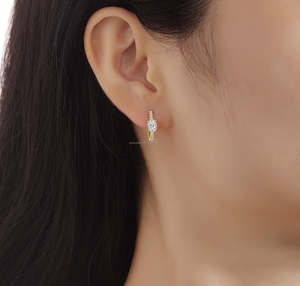 Boucles d'oreilles créoles en or massif 10K de luxe pour femme, design moderne, diamant ovale de laboratoire sur mesure, qualité supérieure SHRAMAN DIAMOND - Product Image 2