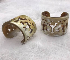 Brazalete de Cuerno con Diseño de Hojas de Lujo, Hecho a Mano con Cuerno de Búfalo Real, Brazaletes Personalizados para Mujer a Bajo Precio en India - Product Image 4