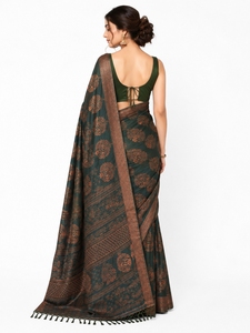 Sari de Seda Verde con Borde Marrón, Traje Tradicional Indio para Bodas, Largo hasta el Suelo, Sin Arrugas - Product Image 1