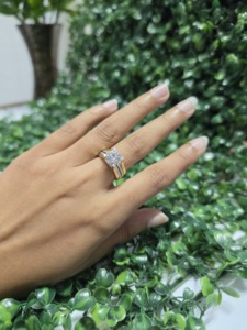 Bague de fiançailles et d'anniversaire de luxe en or jaune 14K plaqué rhodium avec halo double et diamant de laboratoire de 3,03 carats - Product Image 6