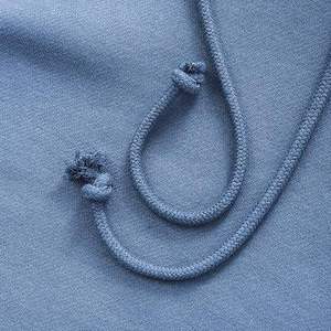 เสื้อฮู้ดผ้าฝ้ายฟลีซแบบใหม่สำหรับผู้หญิง แฟชั่นเสื้อครอปพิมพ์โลโก้ได้ตามสั่ง เสื้อฮู้ดถักสีพื้นสำหรับสาวๆ - Product Image 3