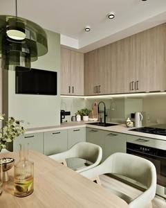 Juego de Mesa de Comedor de Madera Maciza con Sillas Tapizadas para Interiores Modernos de Hogares, Apartamentos y Hoteles - Product Image 4