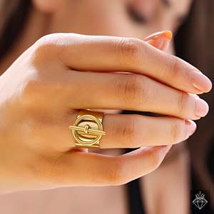 Bague de mode inspirée de la boucle de ceinture anti-ternissement Bold & Gold par PRAO Taille réglable - Product Image 3