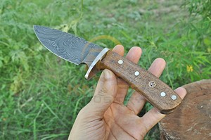 Couteau de chasse et de camping à lame fixe en acier Damas forgé à la main, couteau de survie plein tang avec garde-poignée en bois, DIY - Product Image 4