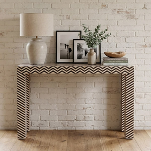 Une élégante table console cascade bleue avec incrustations en os, ornée de motifs floraux détaillés et dotée de deux tiroirs, disponible en gros. - Product Image 6