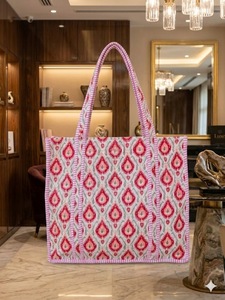 Sac fourre-tout de luxe en velours pour femme, grande capacité, sac à bandoulière matelassé doux, sac à main tendance, écologique, léger, été, personnalisable - Product Image 2