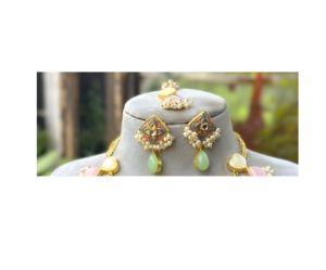 Ensemble de bijoux classiques plaqués or avec pierres blanches, collier et boucles d'oreilles pour femmes, style ethnique, pour mariage ou soirée. - Product Image 2