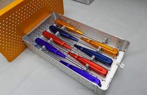 ชุดเครื่องมือผ่าตัดขูดกระดูกออร์โธปดิกส์ ด้ามจับสีเงิน ออกแบบตามหลักสรีรศาสตร์ ถาดโลหะ ชุดอุปกรณ์ใช้งานด้วยมือ ได้รับการรับรองมาตรฐาน CE ระดับ Class I - Product Image 5