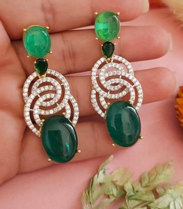 Boucles d'oreilles pendantes élégantes en moissanite plaquée or de qualité supérieure pour femme, idéales pour les soirées et les fêtes, collection mode. - Product Image 3
