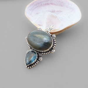 Colgante de Labradorita y Piedra Preciosa Azul con Baño de Plata – Colgante Hecho a Mano - Product Image 5