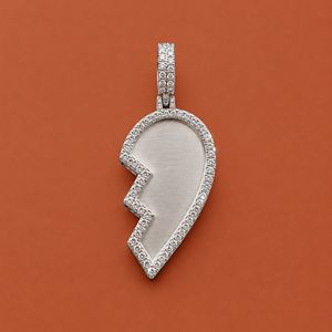Pendentif personnalisé en argent S925 style hip-hop, serti de moissanite VVS, en forme de cœur brisé avec photo - Product Image 1